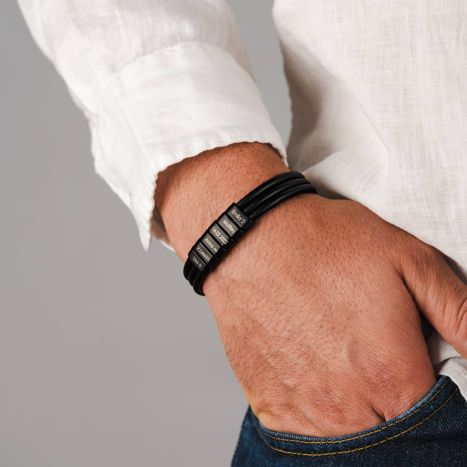 Bracelet homme avec perles noires gravées