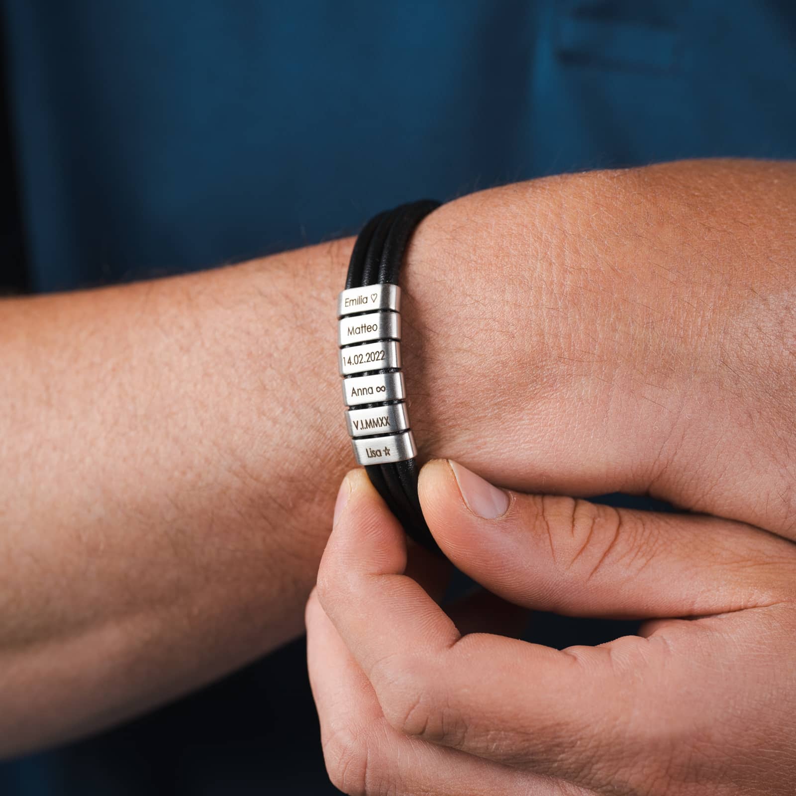 Herenarmband met gegraveerde kralen