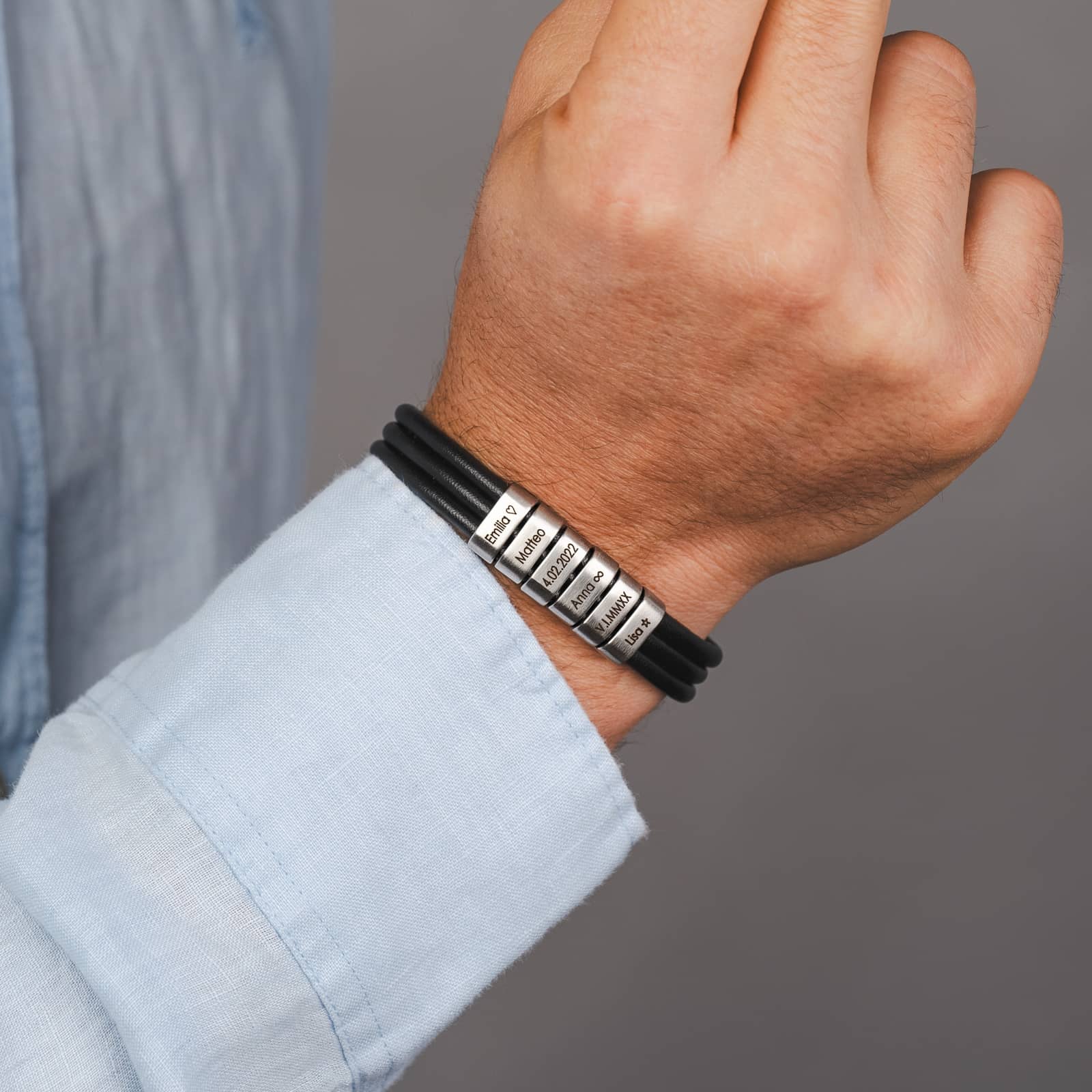 Herenarmband met gegraveerde kralen