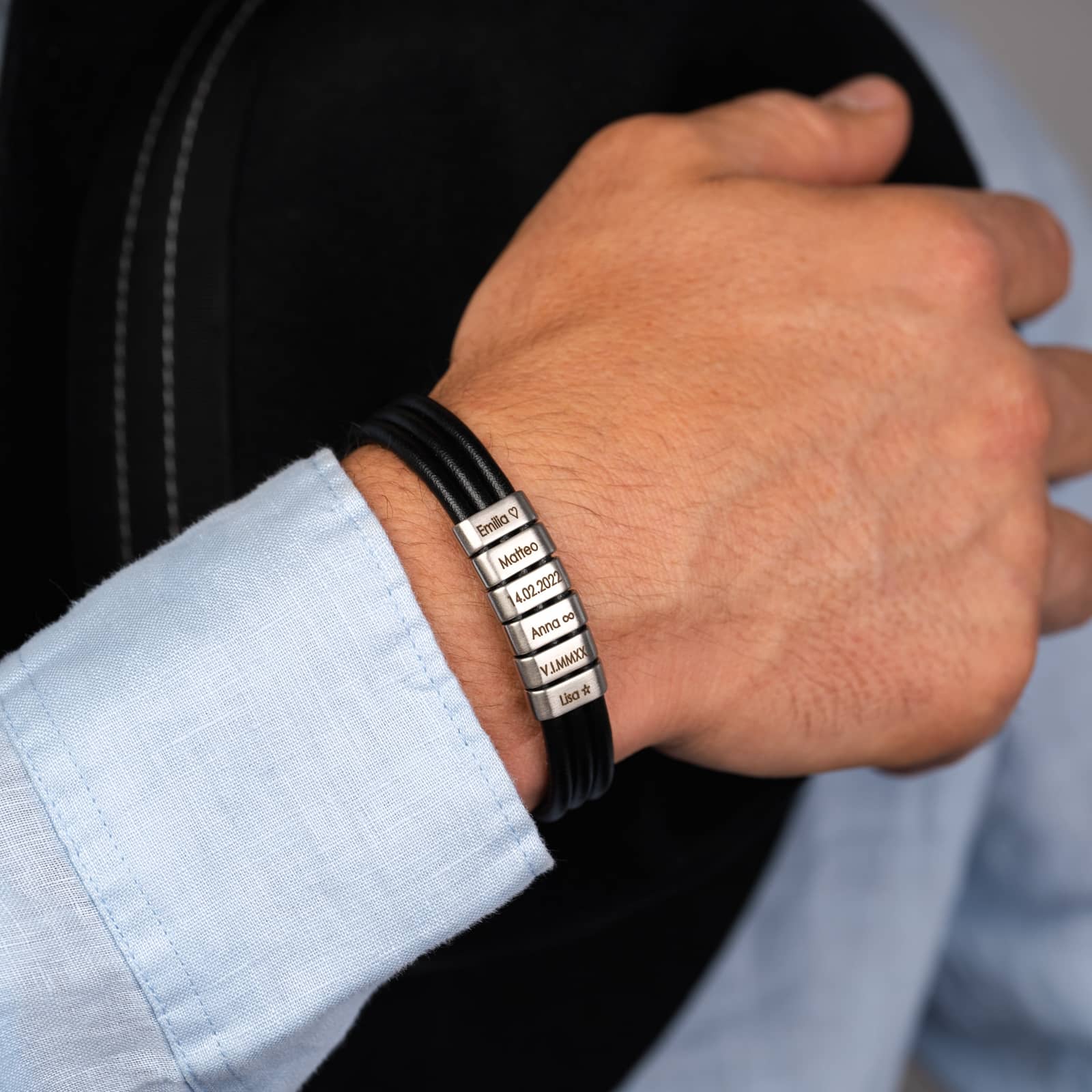 Herenarmband met gegraveerde kralen