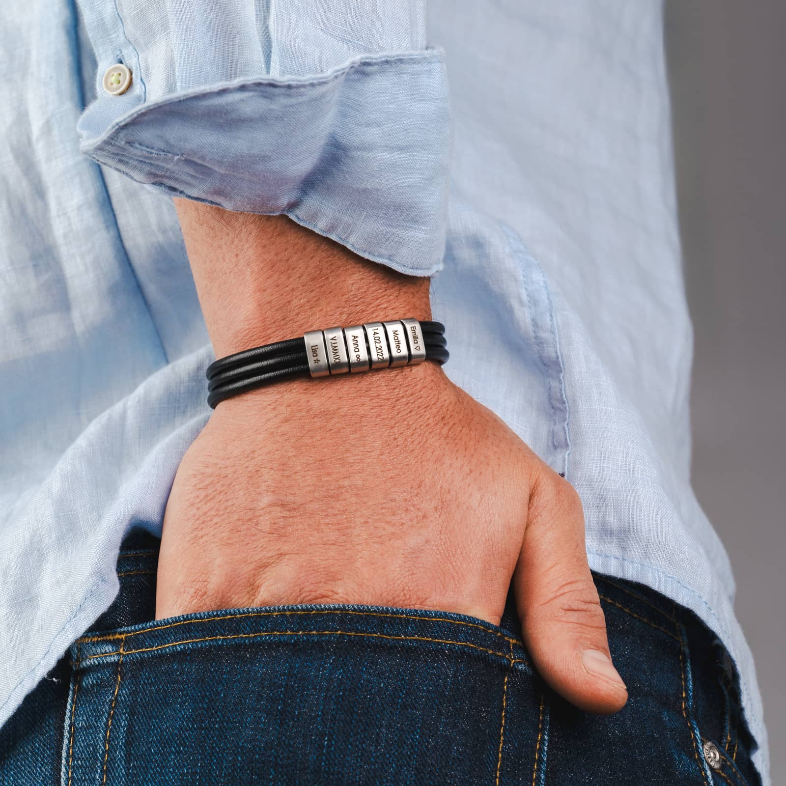 Herenarmband met gegraveerde kralen