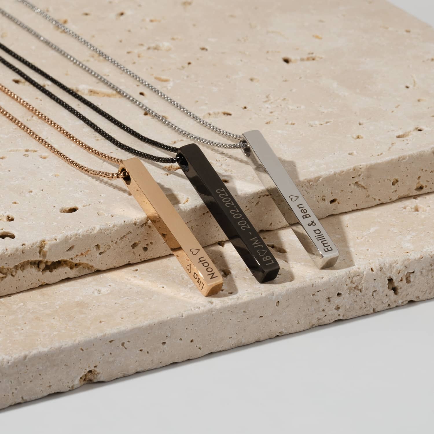 Collar de barra con grabado