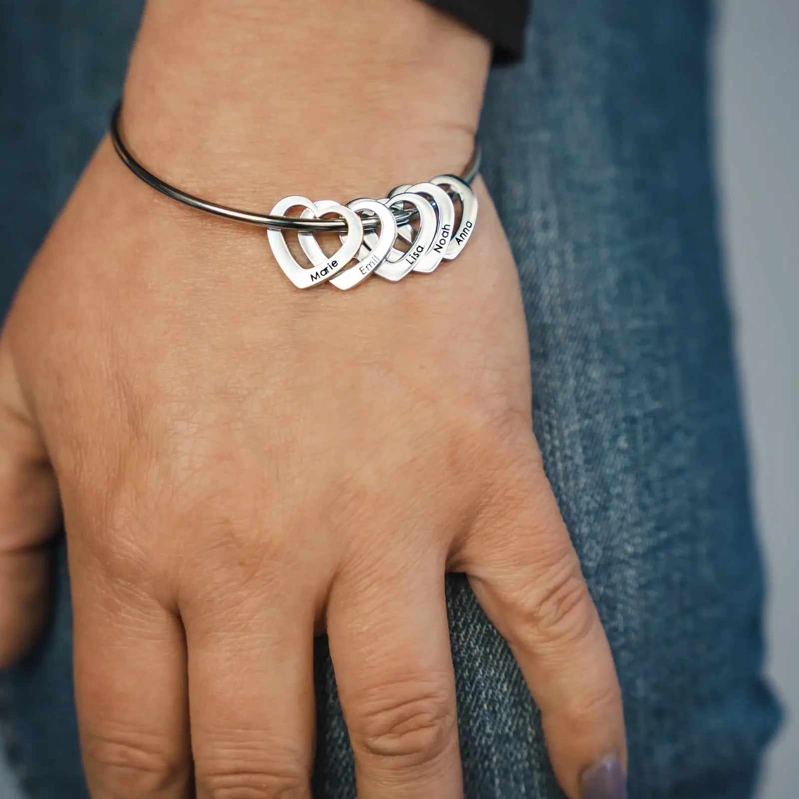 Bracelet avec breloques cœur gravées