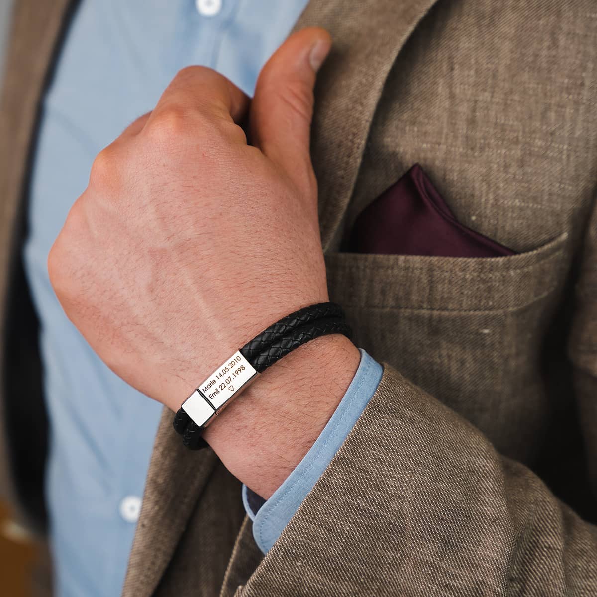 myclusiv-flaches-geflochtenes-lederarmband-mit-gravur-personalisiertes-geschenk-fuer-papas-maenner-armband-mit-namen-vatertagsgeschenk